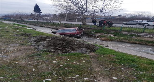 Kahramanmaraş'ta Kanala Otomobil Düştü