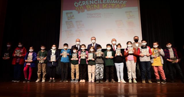 Kahramanmaraş'ta Öğrencilere Kitap Hediye Edildi