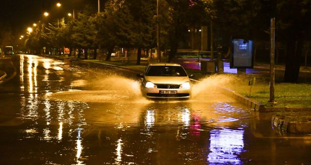 Kahramanmaraş'ta Sağanak Yağış Etkili Oldu