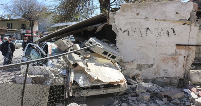 Kediye Çarpmamak İçin Manevra Yaptı Kazaya Kurban Oldu