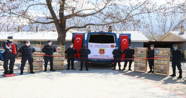 Mobil Karakol Minibüsü Kütüphaneye Çevrildi