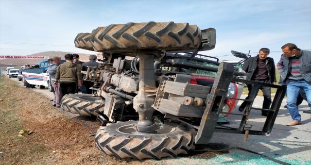 Traktörün Altında Kalan Genç Ağır Yaralandı