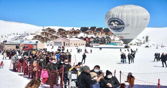 Yedikuyular Kayak Merkezi'nde Hafta Sonu Yoğun Geçti