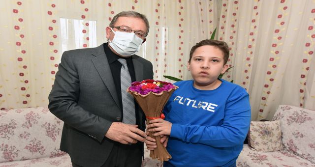 Başkan Aydın'dan Otizmli Çocuklara Ziyaret