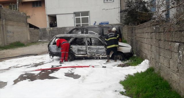 Kahramanmaraş'ta Park Halindeki Otomobil Yandı