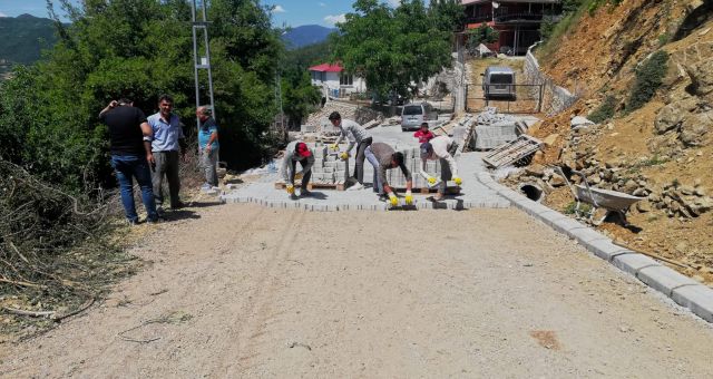 Büyükşehir Belediyesinden Yol Yapım Çalışması
