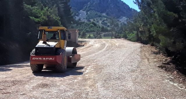 Kahramanmaraş Büyükşehir Onikişubat ilçesine Bağlı Grup Yollarında Çalışmalarını Sürdürüyor