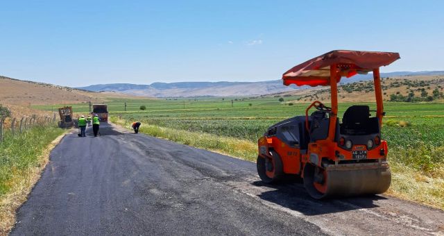 Türkoğlu Yollarında İyileştirme Çalışması Devam Ediyor