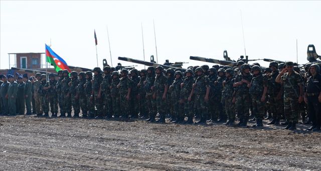 Azerbaycan Ordusu Karabağ'da İki Bin 904 Şehit Verdi