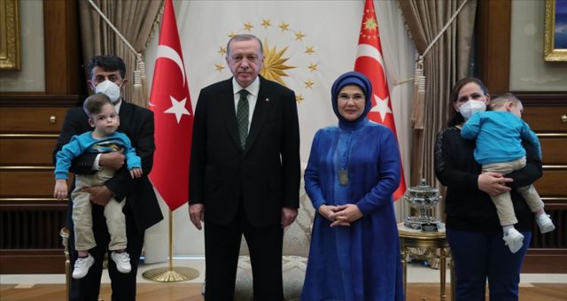 Cumhurbaşkanı Erdoğan, Ameliyatla Ayrılan Siyam İkizlerinin Doğum Gününü Kutladı
