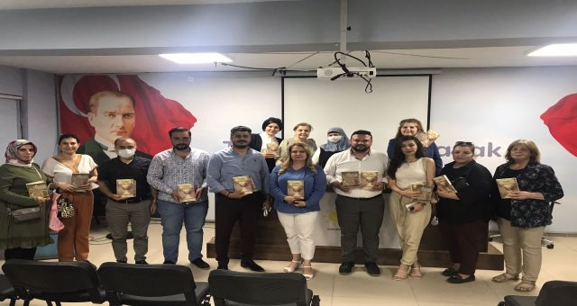 İyi parti’de Kadın ve Erkek Konulu Konferans Düzenlendi