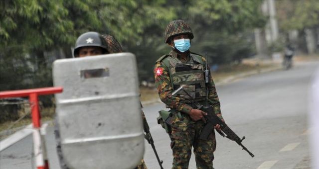 Myanmar'da Darbeciler ve Darbe Karşıtları Arasında Çatışma İki Ölü