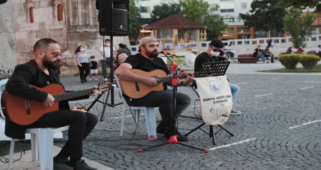 Sivas'ın Beş Noktasında Türküler Yankılandı