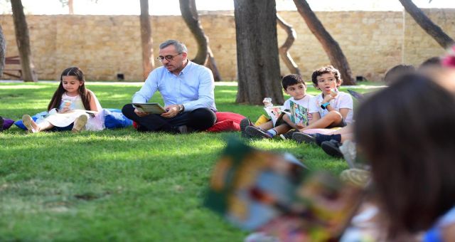 Başkan Güngör Miniklerle Kitap Okudu