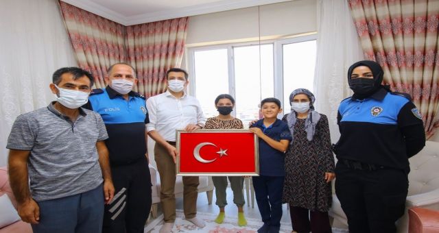 Emniyet Mensuplarından Milli Sporcuya Moral Ziyareti