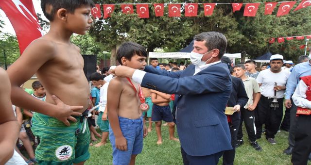 Güreşçiler Türkoğlu'nda Er Meydanında