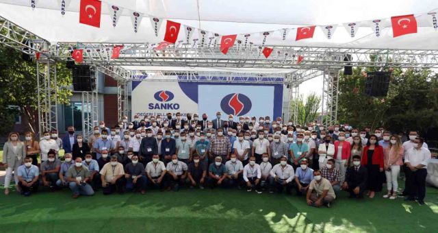 Sanko Holding Çalışanlarına Değerli Yıllar Plaketi Takdim Edildi