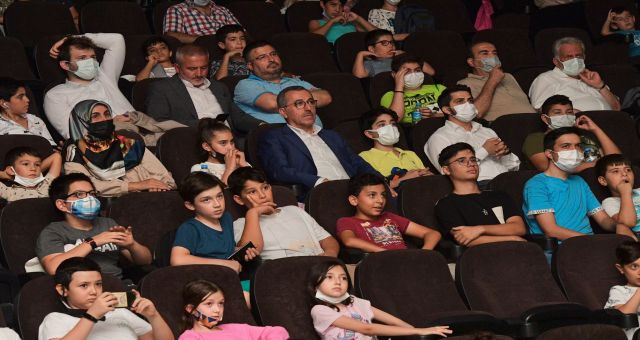 Başkan Güngör Gençlerle Şafak Vakti’ni İzledi