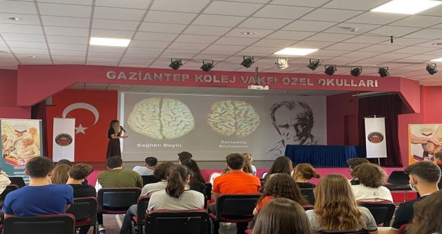 Gaziantep Büyükşehir'den 21 Eylül Dünya Alzaymır Günü İçin Öğrencilere Seminer