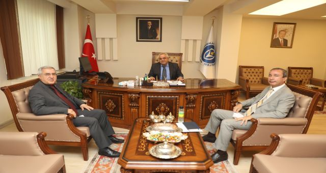 Kahramanmaraş Sütçü İmam Üniversitesi Prof. Dr. Niyazi Can Ve Kahramanmaraş İstiklal Üniversitesi Rektörü Prof. Dr. Sami Özgül İle Bir Araya Geldi