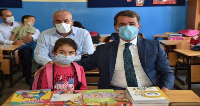 Türkoğlu Belediye'sinden İki Bin Öğrenciye Destek