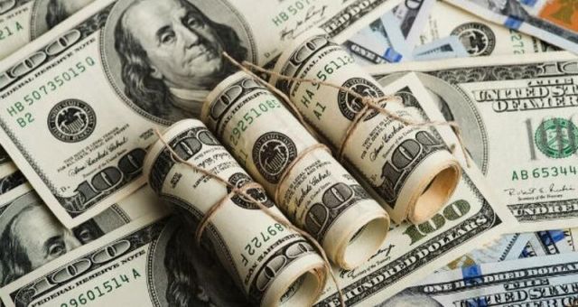 Dolar 10 Lirayı Devirdikten Sonra Yerinde Durmuyor