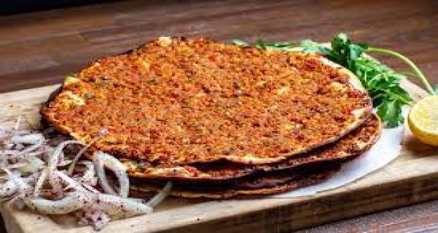 Evde Lahmacun Nasıl Yapılır?