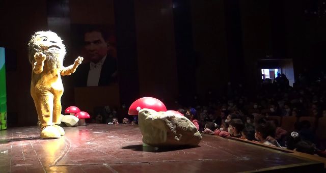 Ormanlar Kralı Aslan’ı Minikler İlgiyle İzledi