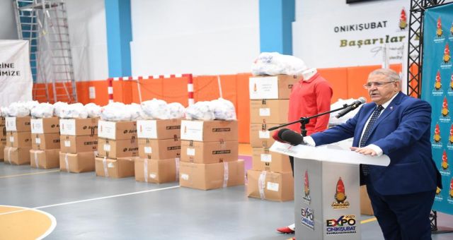 Onikişubat Belediyesi Spor Salonunda Amatör Spor Kulüplerine Destek