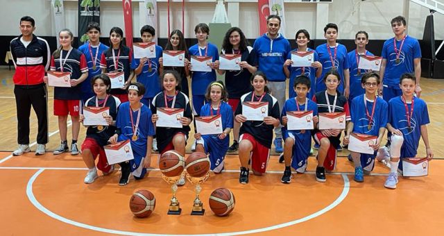 Sanko Okulları Kız ve Erkek Basketbol Takımı Şampiyon Oldu