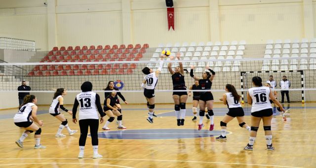TÜSF Üniversiteler Voleybol 2. Lig Kadın-Erkek Grup Birinciliği Müsabakaları Üniversitemiz Ev Sahipliğinde Başladı