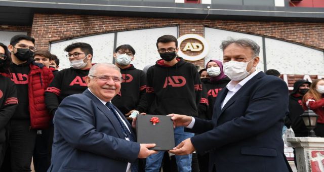 Başkan Mahçiçek, Bilginizle ve Özgüveninizle Ülkenin Geleceğine Damga Vuracaksınız