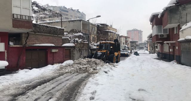 Dulkadiroğlu Kadırımlarında Kar Temizliği
