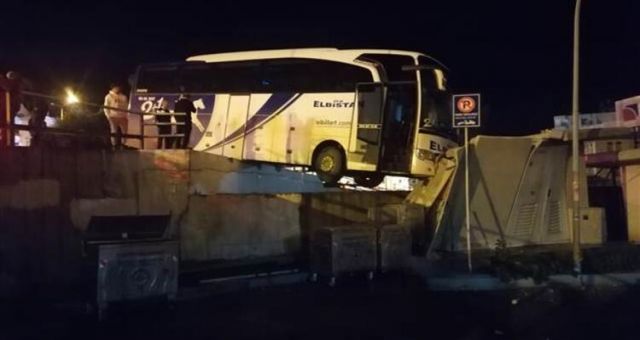 Kahramanmaraş Yolcu Otobüsü Yoldan Çıktı: 2 Yaralı