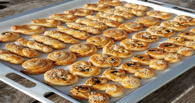 Pastane Usulü Sirkeli Tuzlu Kurabiye Hazırlanışı