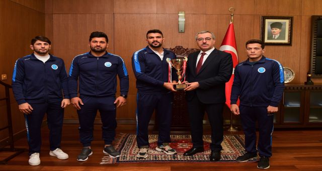 Şampiyon Pehlivanlardan Başkan Güngör’e Ziyaret