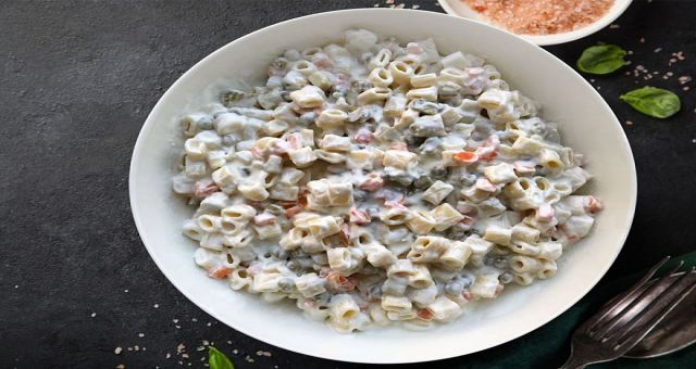 Yoğurtlu Makarna Salatası Hazırlanışı