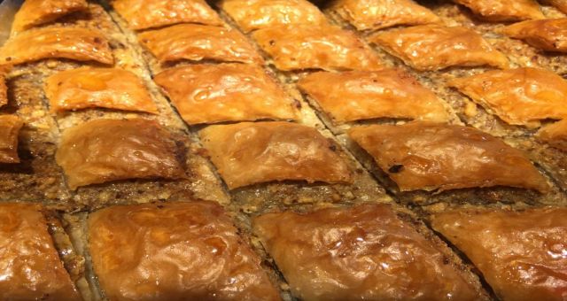 Cevizli Ev Baklavası Hazırlanışı