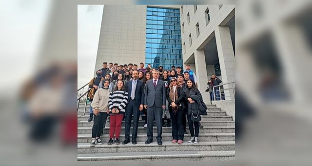 Güvenç, Kahramanmaraş'lı lise öğrencilerine TBMM’yi gezdirdi.