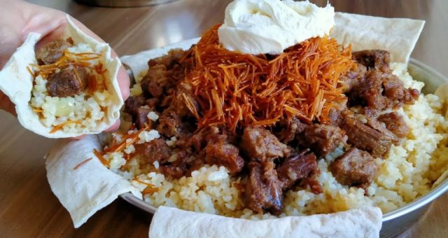 Kavurmalı Kaymaklı Bulgur Pilavı Hazırlanışı