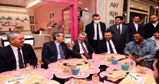 Başkan Güngör Gençlerle Sahur Yaptı
