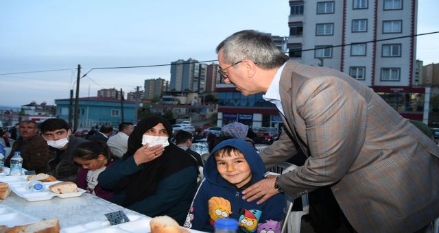 Başkan Güngör Mahalle Sakinleriyle İftar Yaptı