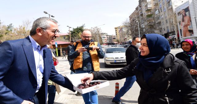 Başkan Güngör Trabzon Caddesi’nde Esnafla Buluştu