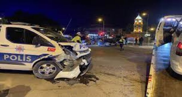 Kahramanmaraş'ta kaçan otomobilin çarptığı ekip otosundaki 1 polis yaralandı