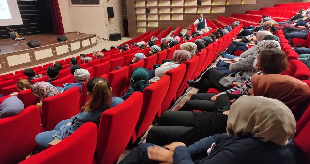KSÜ’de Sağlık Çalışanlarına Hasta İletişimi Eğitimi Verildi
