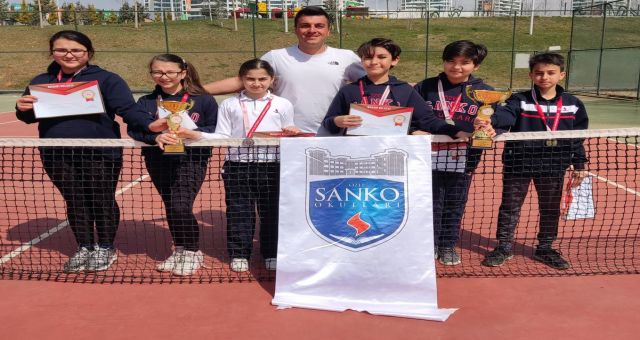 Sanko'lu Öğrencilerin Tenis Başarısı