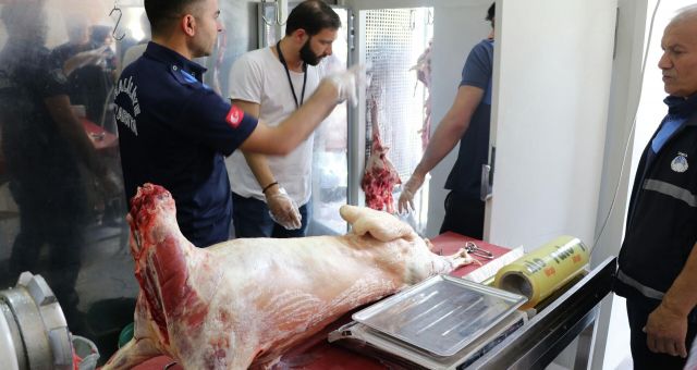 1 ton 250 kilogram bozuk et ele geçirildi