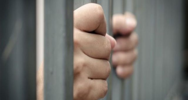 Adana'da Evlerinde Uyuşturucu Satarken Yakalanan Çifte Hapis Cezası
