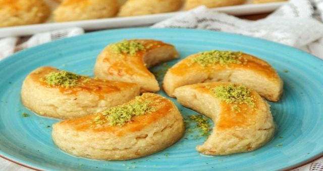 Ay Doğdu (Aypare) Tatlısı Hazırlanışı