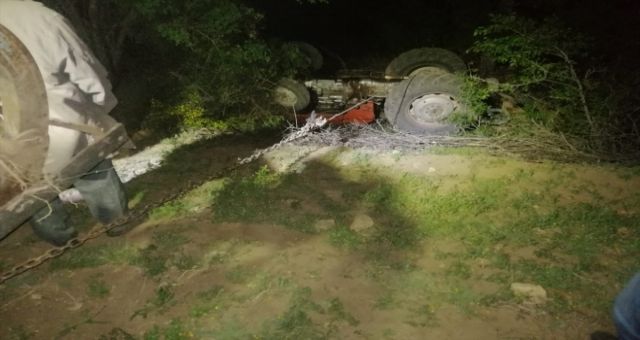 Burdur'da Devrilen Traktörün Altında Kalan Sürücü Öldü